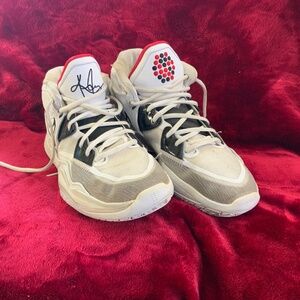 NIKE KYRIE INFINITY 8 WHITE RED BLK SIZE 9
